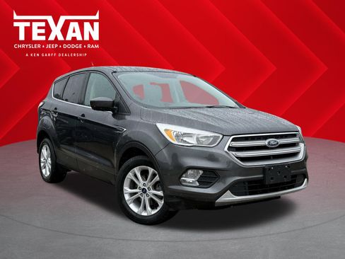 Used 2017 Ford Escape SE FWD image 1