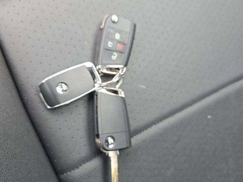 Used 2020 Volkswagen Tiguan SE R-Line image 14