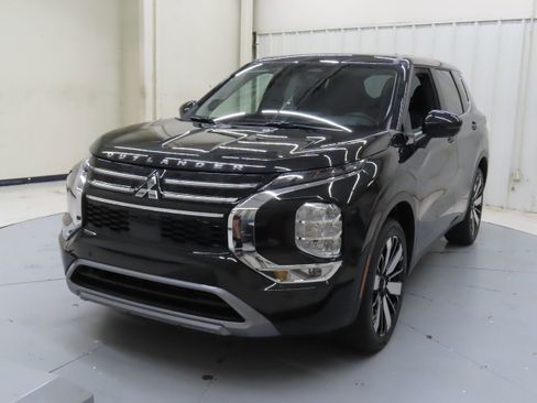 New 2025 Mitsubishi Outlander SE image 7