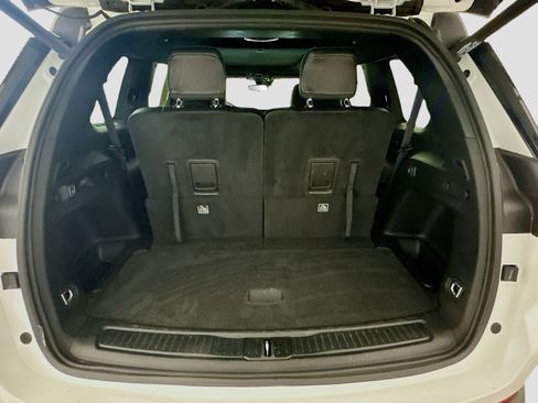 Used 2024 Jeep Grand Cherokee L Limited w/ Luxury Tech Group II image 32