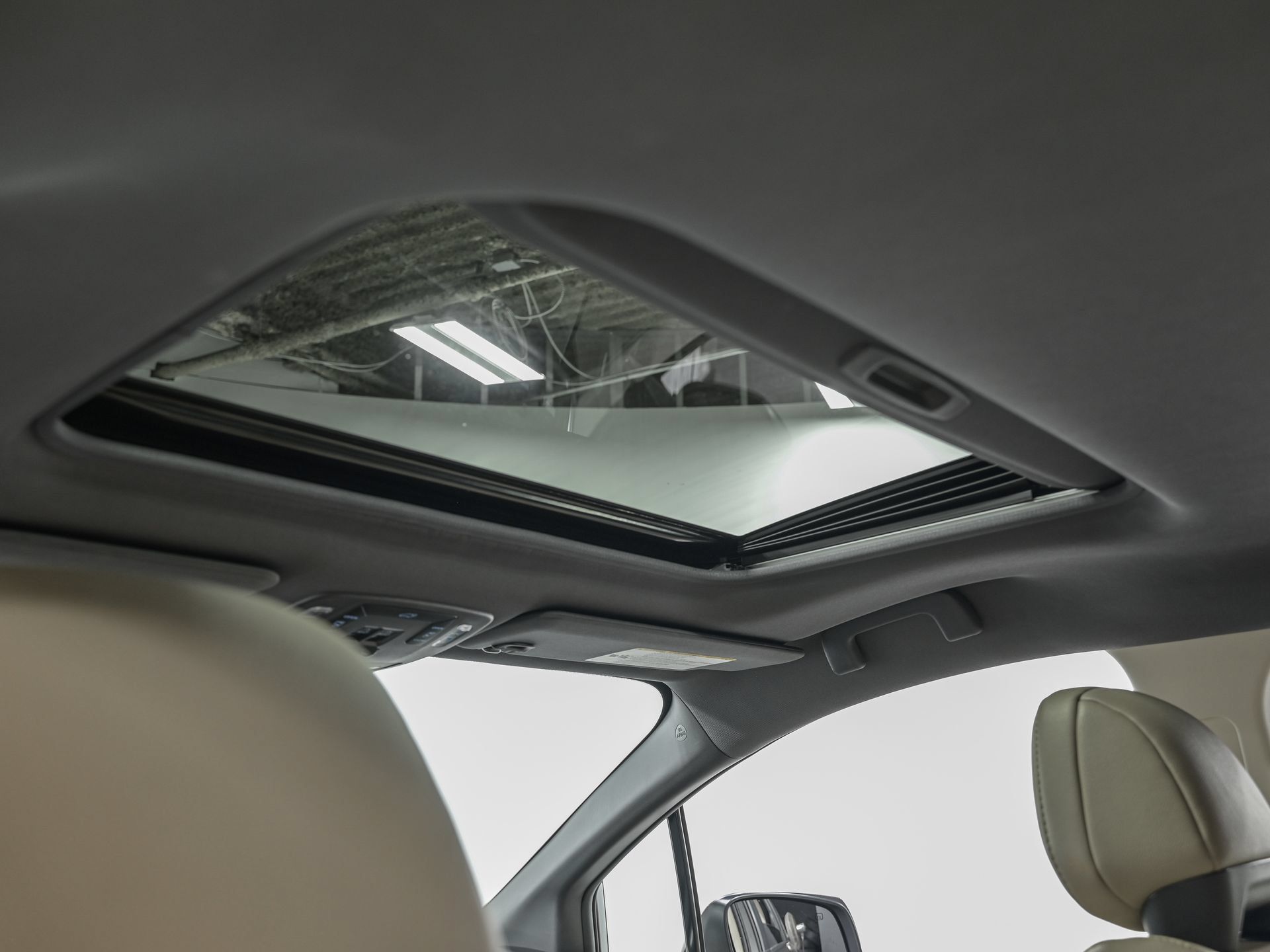 Used 2024 Toyota Sienna XLE FWD image 24