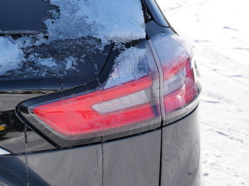 Used 2019 Ford Edge Titanium w/ Cold Weather Package image 17