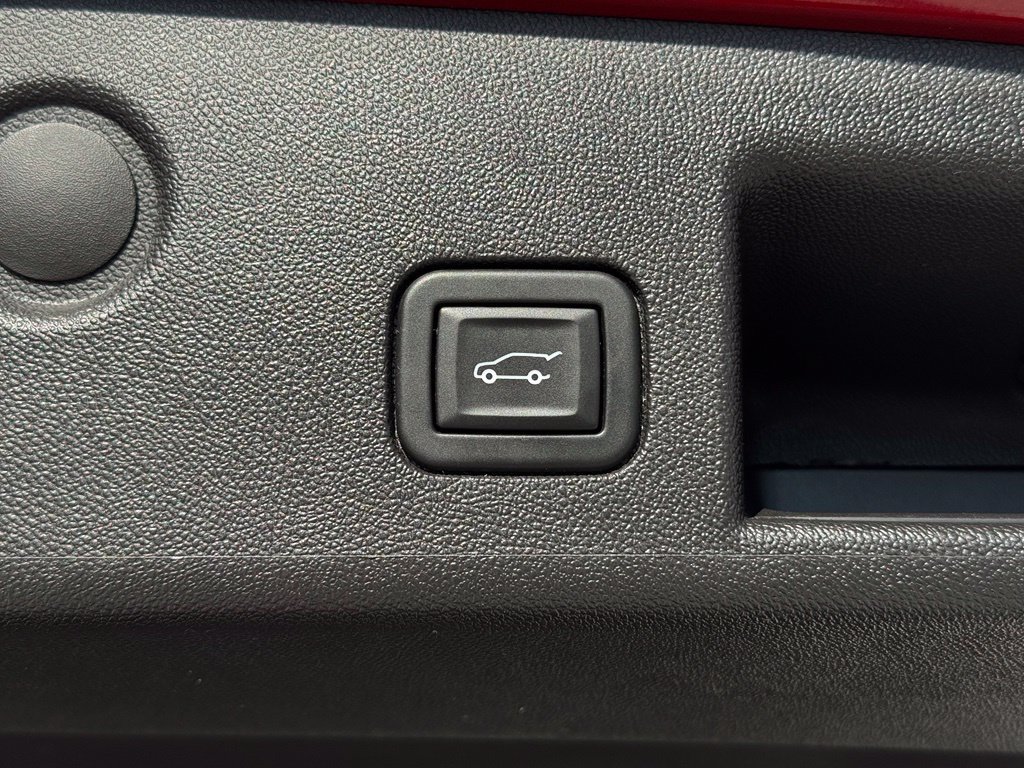 Used 2023 Chevrolet Equinox Premier FWD image 19