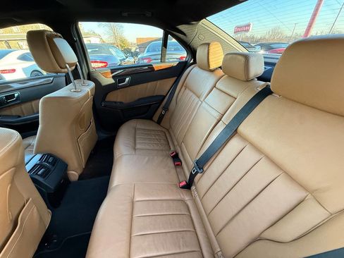 Used 2013 Mercedes-Benz E 550 4MATIC Sedan image 12