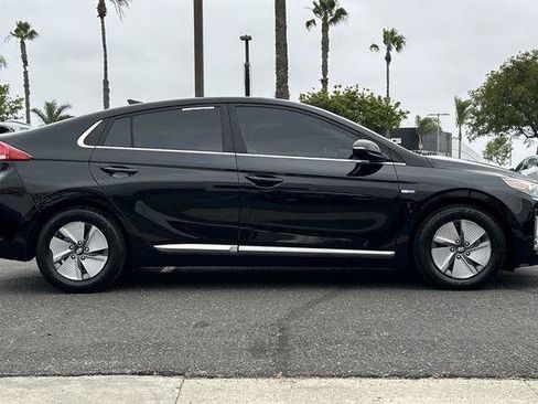 Used 2020 Hyundai Ioniq SE FWD image 3