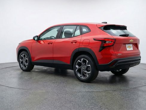 Used 2025 Chevrolet Trax LT image 6