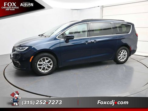 Used 2022 Chrysler Pacifica Touring-L FWD image 16