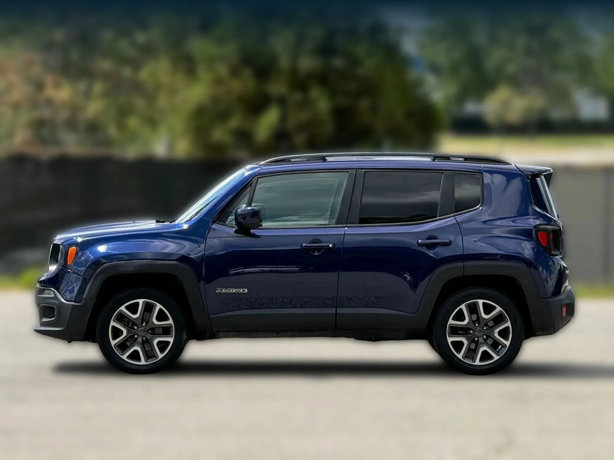 Used 2018 Jeep Renegade Latitude w/ Cold Weather Group AWD/4WD image 8