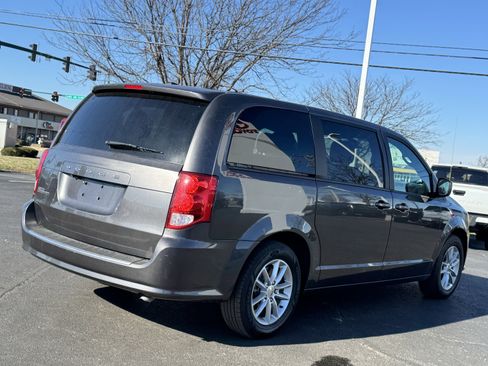 Used 2020 Dodge Grand Caravan SE image 1