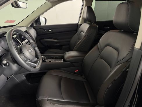 Used 2025 Nissan Pathfinder SL FWD image 24