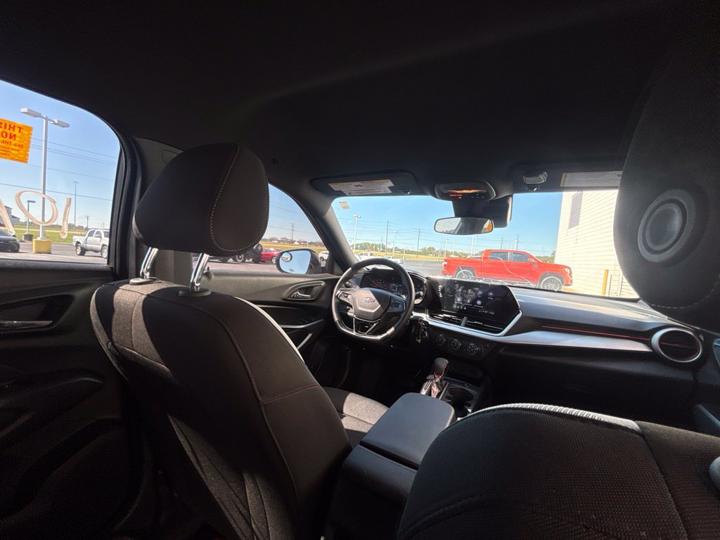 Used 2024 Chevrolet Trax RS FWD image 27