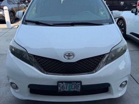 Used 2013 Toyota Sienna SE FWD image 1