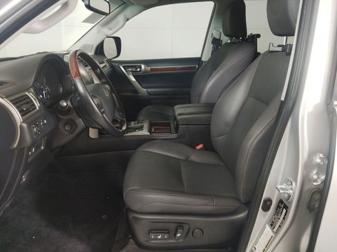 Used 2019 Lexus GX 460 image 5