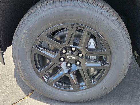 Used 2026 Chevrolet Silverado 1500 Custom RWD image 5