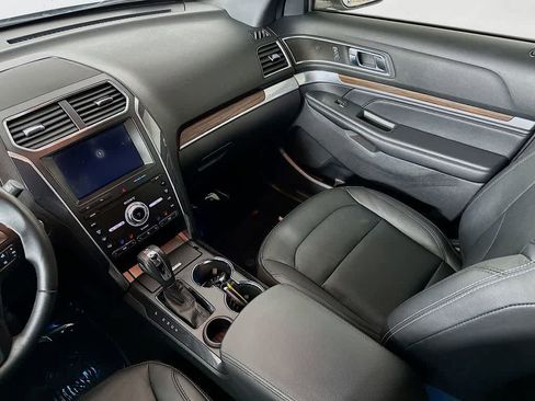 Certified 2019 Ford Explorer Limited w/ Ford Safe & Smart Package image 12