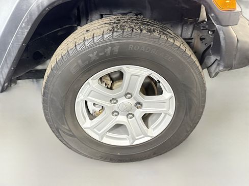 Used 2018 Jeep Wrangler Unlimited Sport S image 32