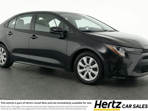 Used 2025 Toyota Corolla LE FWD image 1