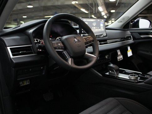 New 2026 Mitsubishi Outlander SE image 5