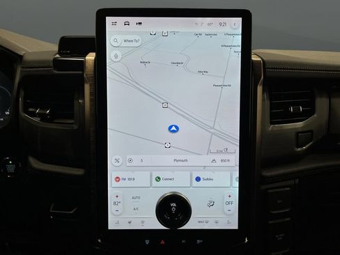 Used 2022 Ford F150 Lightning Lariat image 9