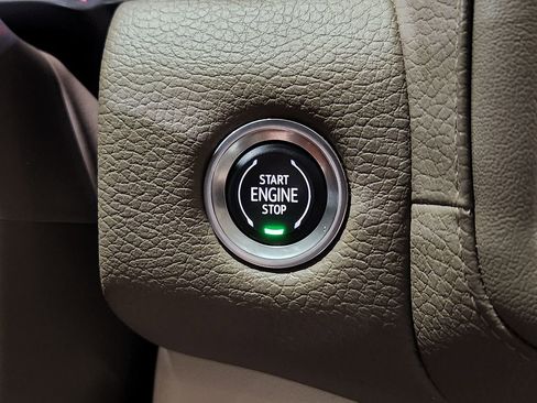 Used 2021 GMC Yukon Denali w/ Denali Premium Package AWD/4WD image 41