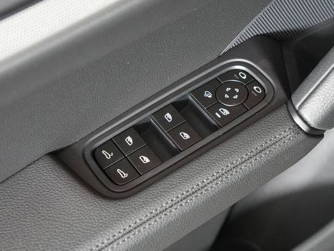 New 2026 Porsche Cayenne image 17