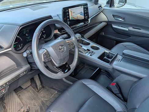 Used 2023 Toyota Sienna XLE Woodland Edition image 3