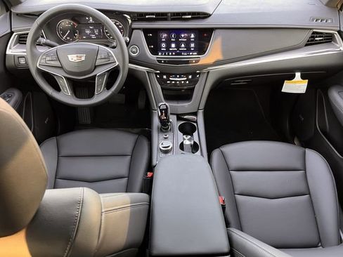 New 2026 Cadillac XT5 Luxury image 9