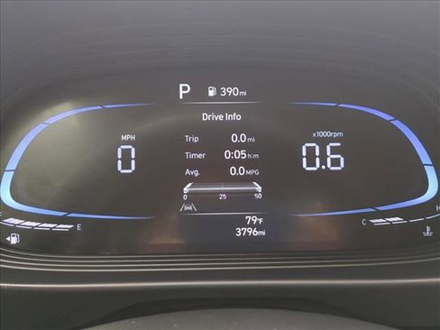 Certified 2025 Hyundai Venue SEL FWD image 11