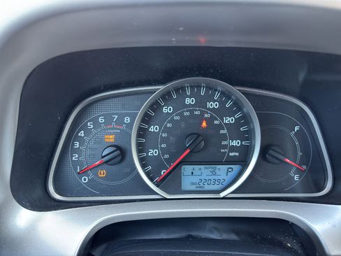 Used 2015 Toyota RAV4 LE AWD/4WD image 5