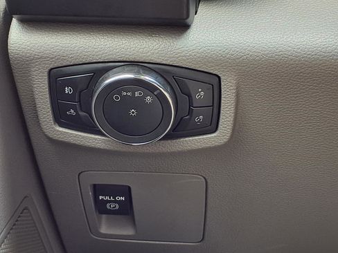 Used 2017 Ford F150 XL w/ Equipment Group 101A Mid AWD/4WD image 18