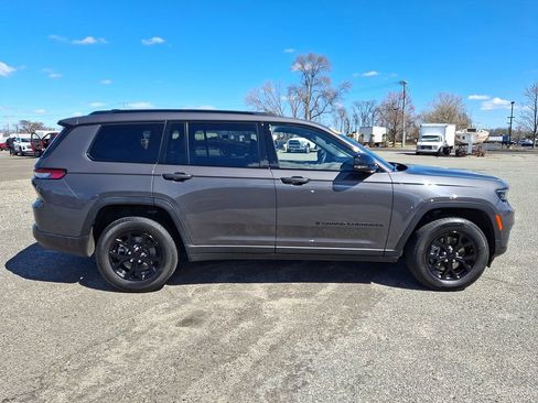 Used 2024 Jeep Grand Cherokee L Laredo AWD/4WD image 13