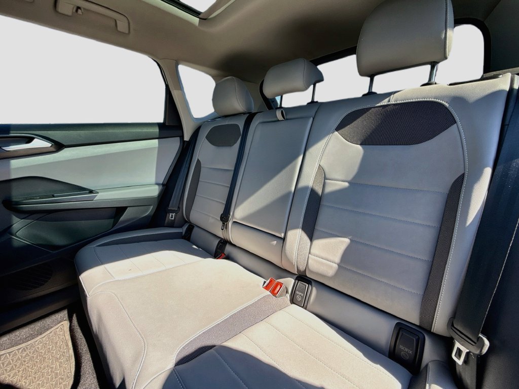 Used 2023 Volkswagen Taos SE w/ Panoramic Sunroof Package FWD image 26