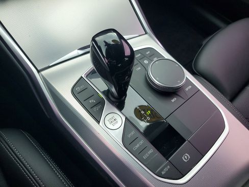 Used 2022 BMW 330i xDrive Sedan w/ Driving Assistance Package image 34