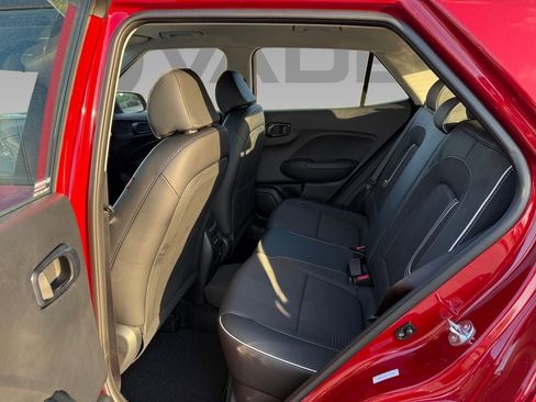 New 2025 Hyundai Venue Limited image 4