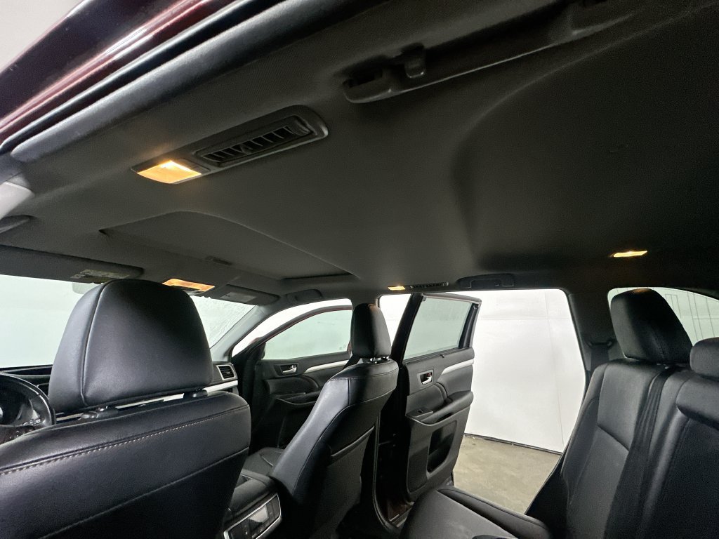 Used 2019 Toyota Highlander XLE FWD image 15