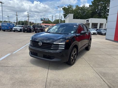 Used 2026 Nissan Kicks SV w/ Charging Package FWD image 3