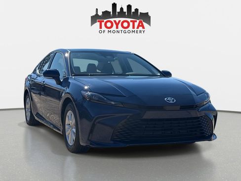 Used 2025 Toyota Camry LE image 1