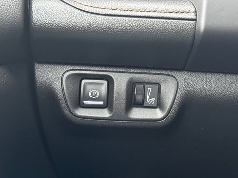 Used 2017 GMC Acadia SLE w/ Driver Alert Package I AWD/4WD image 17