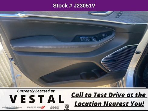 New 2023 Jeep Grand Cherokee Overland AWD/4WD image 37