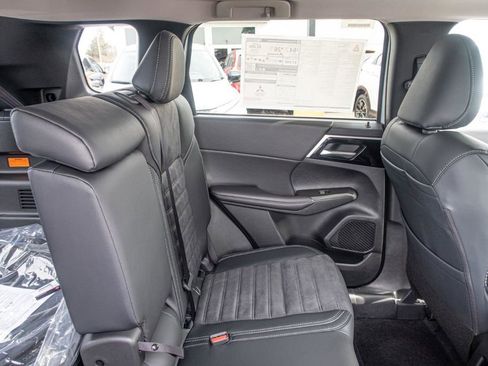 New 2025 Mitsubishi Outlander 4WD Plug-In Hybrid image 18