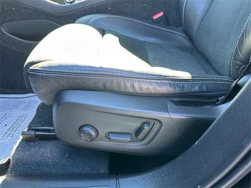 Used 2021 Volvo XC40 T5 R-Design w/ Climate Package image 20