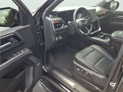 Used 2025 GMC Yukon XL Denali AWD/4WD image 10