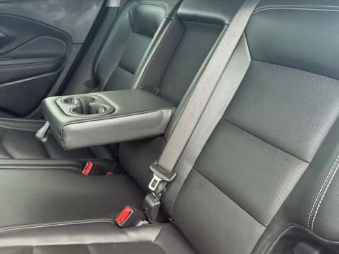 Used 2022 GMC Terrain SLT w/ GMC Pro Grade Package AWD/4WD image 17