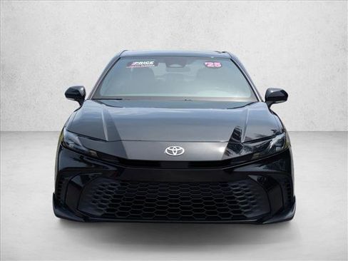 Used 2025 Toyota Camry SE FWD image 2