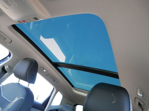 Used 2024 Volkswagen Taos SE w/ Panoramic Sunroof Package image 34