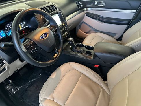 Used 2018 Ford Explorer XLT w/ Equipment Group 202A FWD image 9