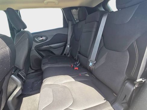 Used 2015 Jeep Cherokee Latitude image 14