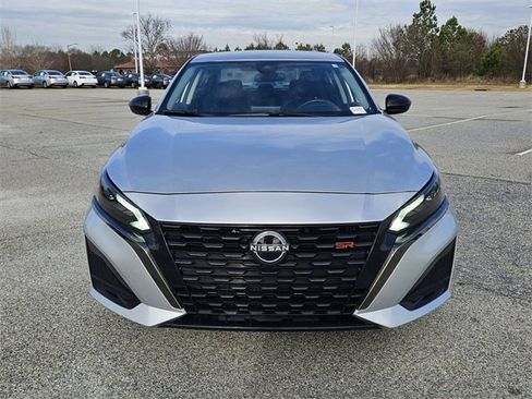 Used 2024 Nissan Altima 2.5 SR image 2