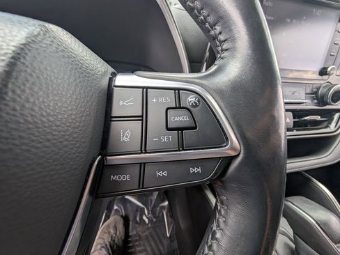 Used 2021 Toyota Highlander XLE image 23