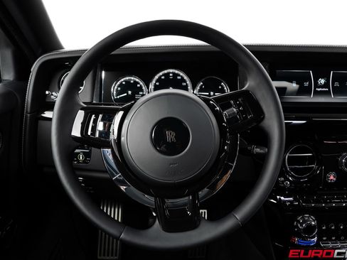 Used 2022 Rolls-Royce Phantom Sedan RWD image 30